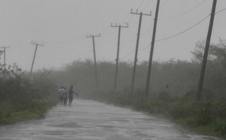Hurricane Melissa whips Jamaica with violent winds, heavy rain before heading toward Cuba
