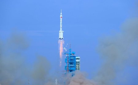 China launches craft to bring 3 stranded astronauts back from space station