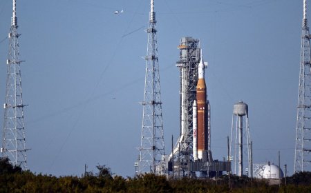 NASA announces major overhaul of Artemis moon program "to take down risk"