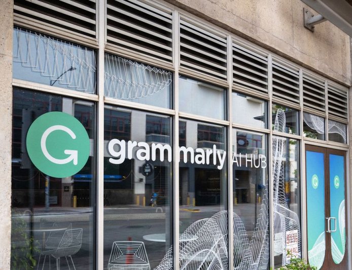 Grammarly Is Offering ‘Expert’ AI Reviews From Your Favorite Authors—Dead or Alive