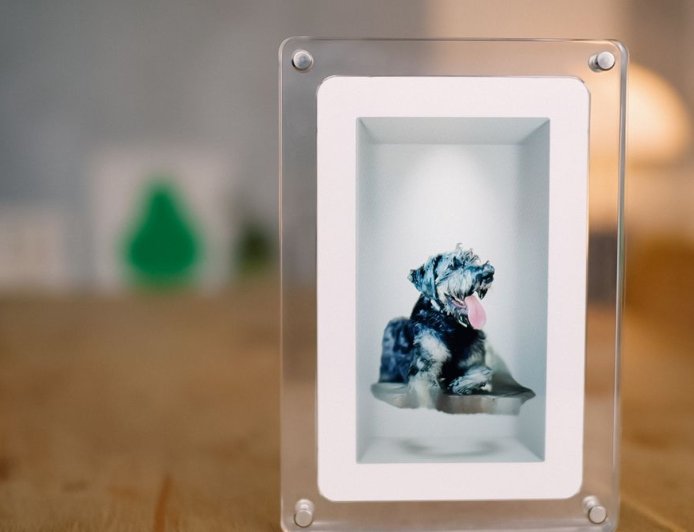 This Digital Picture Frame Wants to Bring People Closer to a Holographic Future