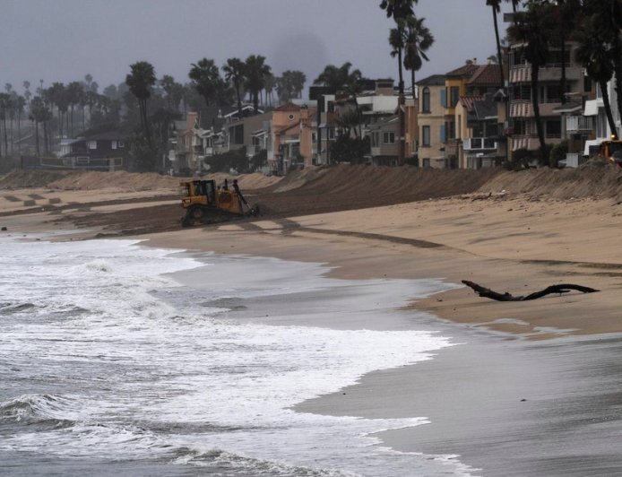 El Niño could bring "double whammy" of high tide flooding, NOAA warns