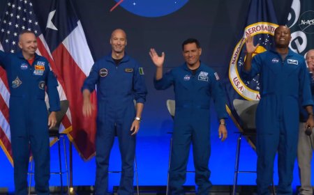 NASA names 4 astronauts for next Artemis mission