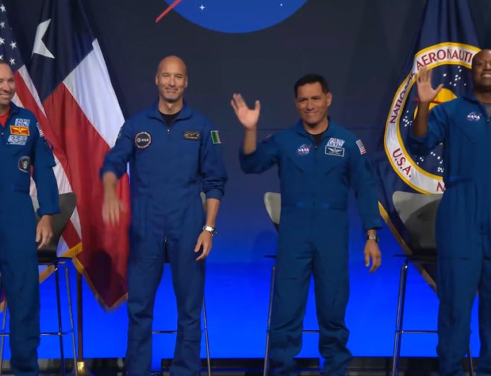 NASA names 4 astronauts for next Artemis mission
