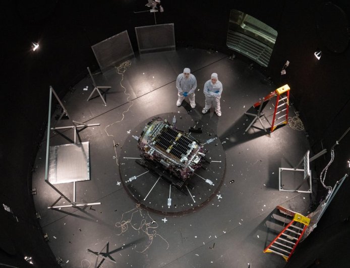 NASA prepares to launch rescue to save telescope from falling to Earth