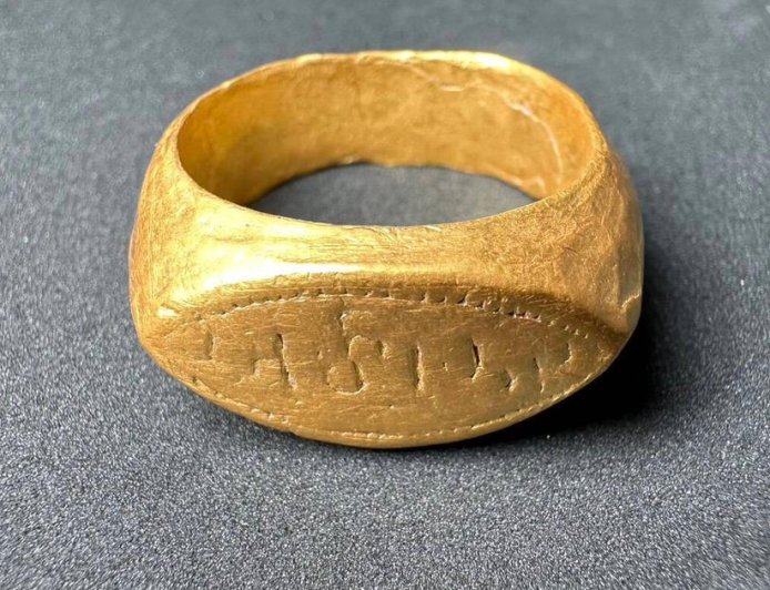2,000-year-old gold rings and human bones found by archaeologists